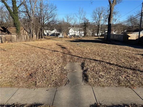 $11,900 | 421 South Main Street, El Dorado Springs, MO 64744