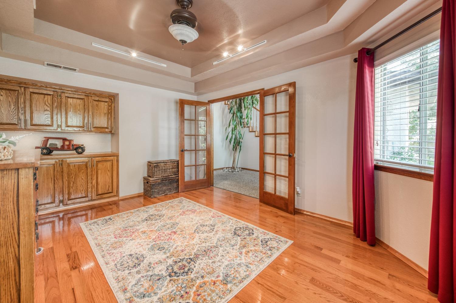 19408 Farallon Road Madera, CA 93638 - Photo 12 of 62 a very nice looking room with a large window