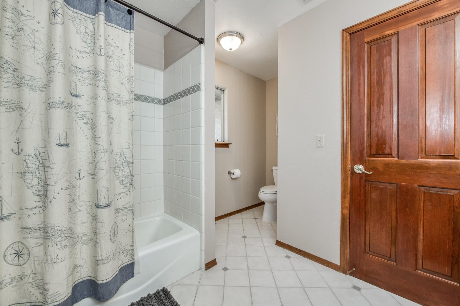 19408 Farallon Road Madera, CA 93638 - Photo 35 of 62 a bathroom with a shower and a tub