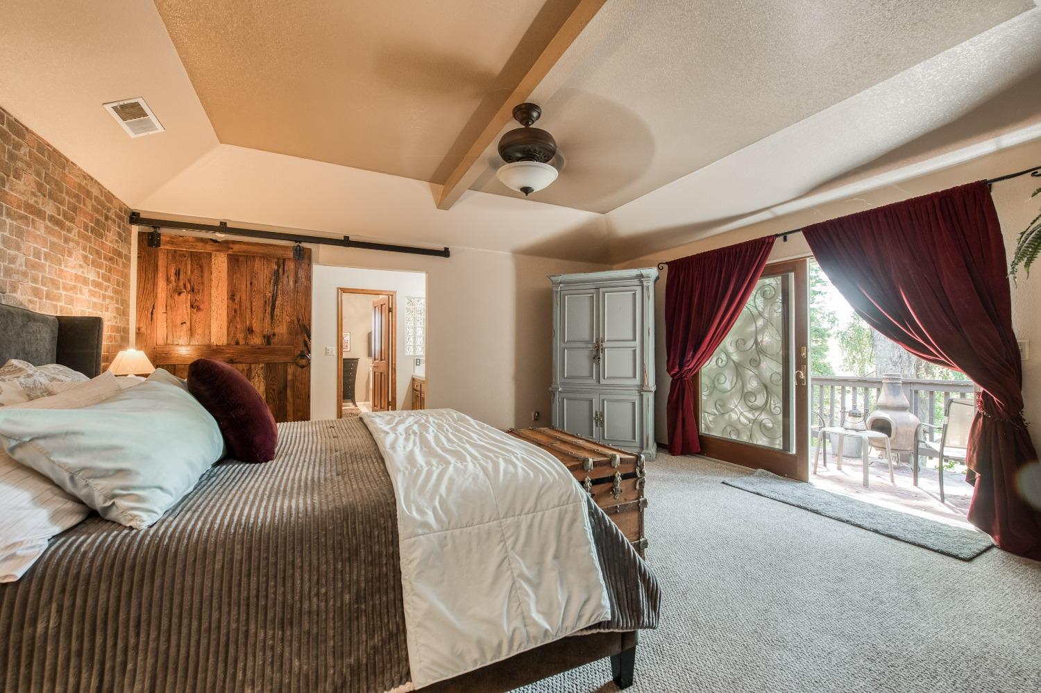 19408 Farallon Road Madera, CA 93638 - Photo 40 of 62 a bedroom with a large bed and a large window