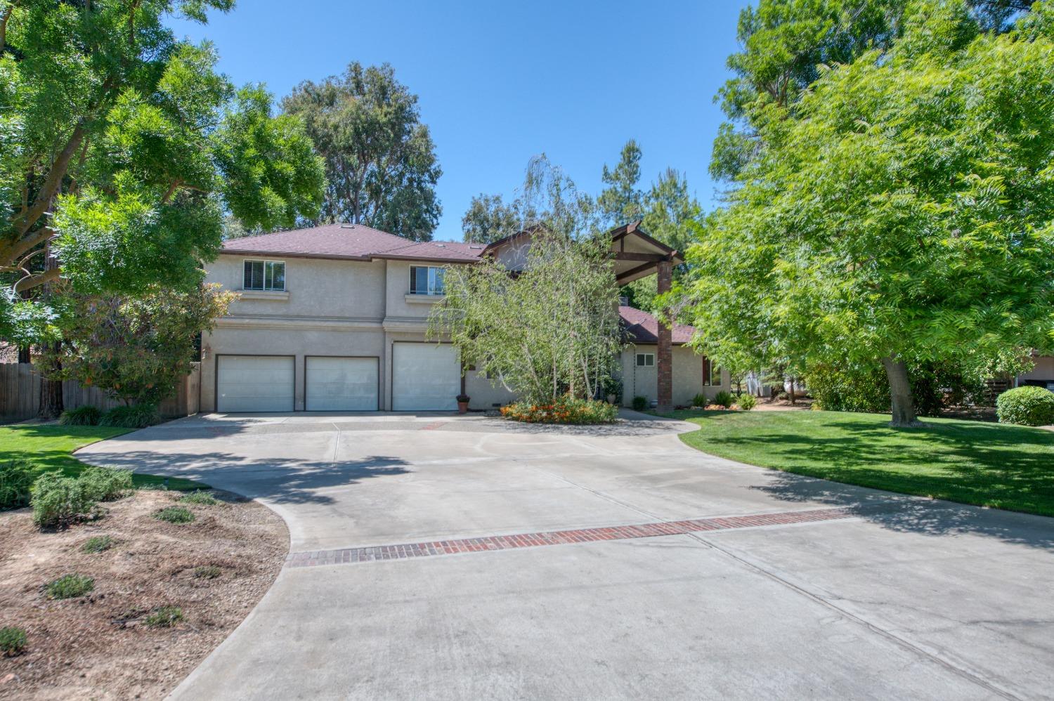 19408 Farallon Road Madera, CA 93638 - Photo 5 of 62 a front view of a house with a yard and trees