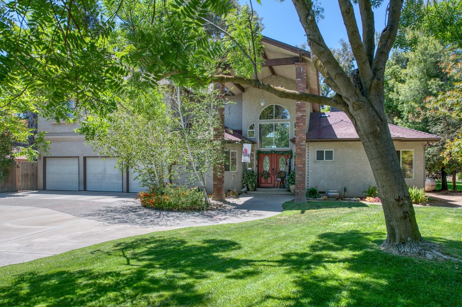 19408 Farallon Road Madera, CA 93638 - Photo 6 of 62 front view of a house with a yard