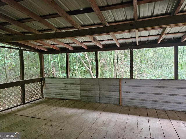 a view of empty room with window