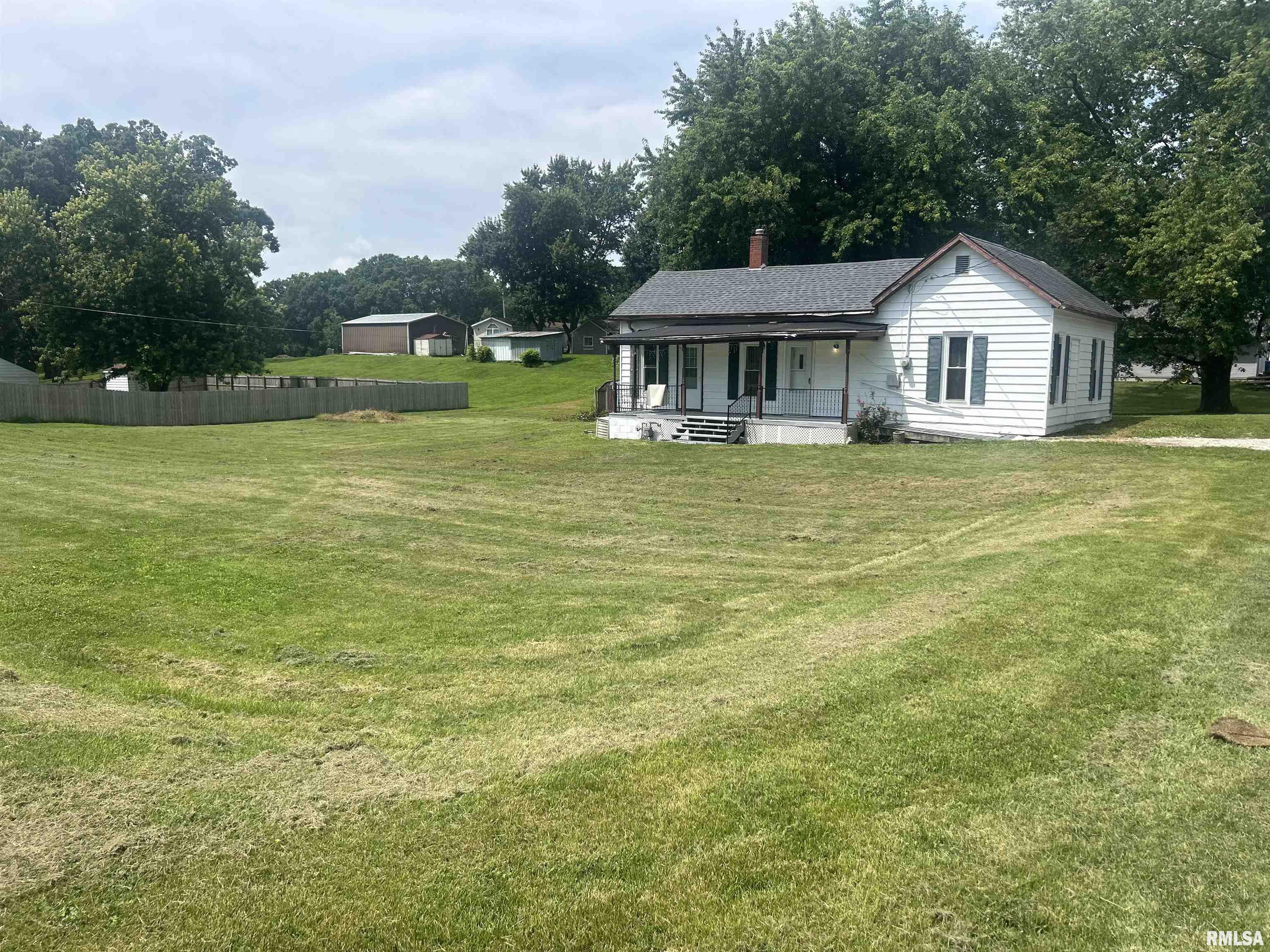602 West Madison Street Athens, IL 62613 - Photo 1 of 10 Gallery Image 1