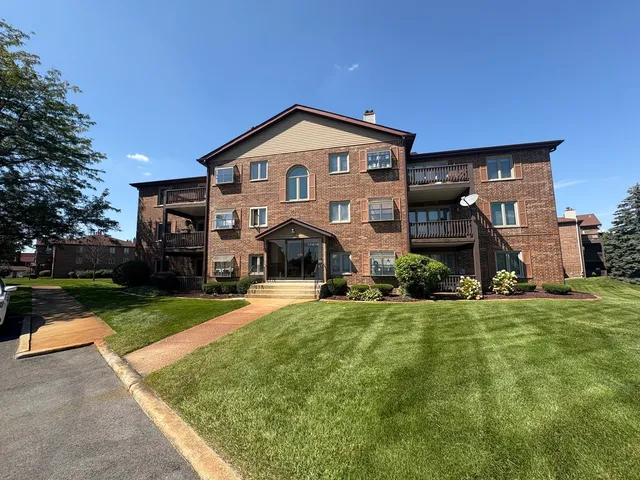 $199,000 | 17218 Ridgeland Avenue, Unit 3S, Tinley Park, IL 60477