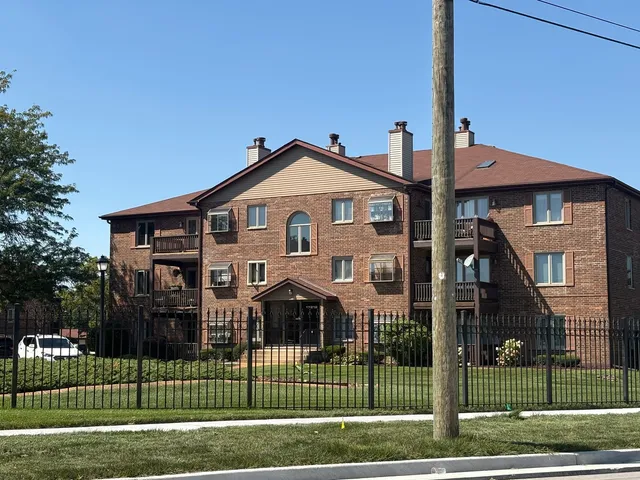 $199,000 | 17218 Ridgeland Avenue, Unit 3S, Tinley Park, IL 60477