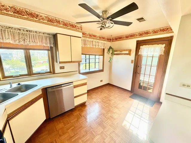 $199,000 | 17218 Ridgeland Avenue, Unit 3S, Tinley Park, IL 60477