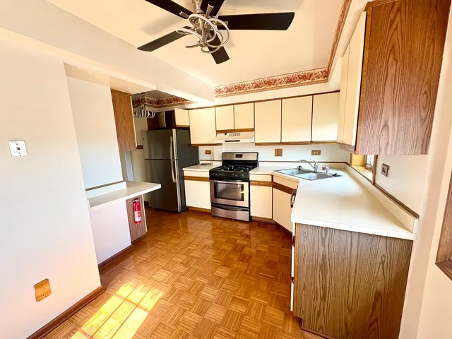 $199,000 | 17218 Ridgeland Avenue, Unit 3S, Tinley Park, IL 60477