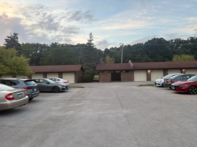 $199,000 | 17218 Ridgeland Avenue, Unit 3S, Tinley Park, IL 60477