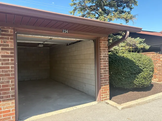 $199,000 | 17218 Ridgeland Avenue, Unit 3S, Tinley Park, IL 60477