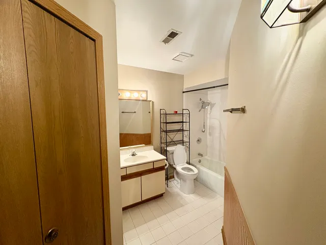 $199,000 | 17218 Ridgeland Avenue, Unit 3S, Tinley Park, IL 60477