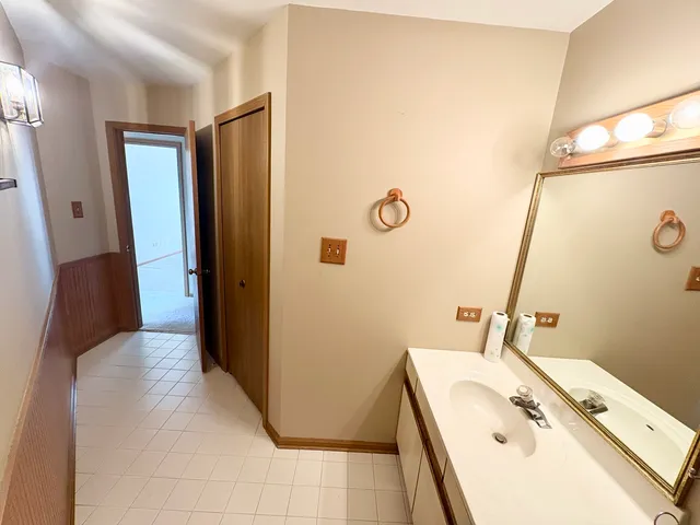 $199,000 | 17218 Ridgeland Avenue, Unit 3S, Tinley Park, IL 60477