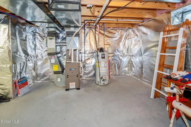 $565,000 | 76 Hollandale Way, Bethlehem, NY 12054