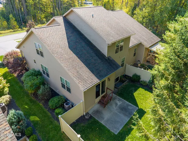 $565,000 | 76 Hollandale Way, Bethlehem, NY 12054