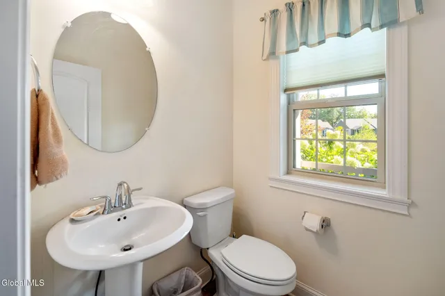 $565,000 | 76 Hollandale Way, Bethlehem, NY 12054