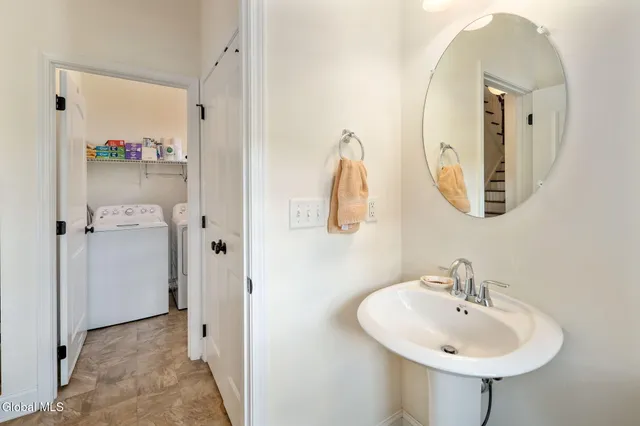 $565,000 | 76 Hollandale Way, Bethlehem, NY 12054