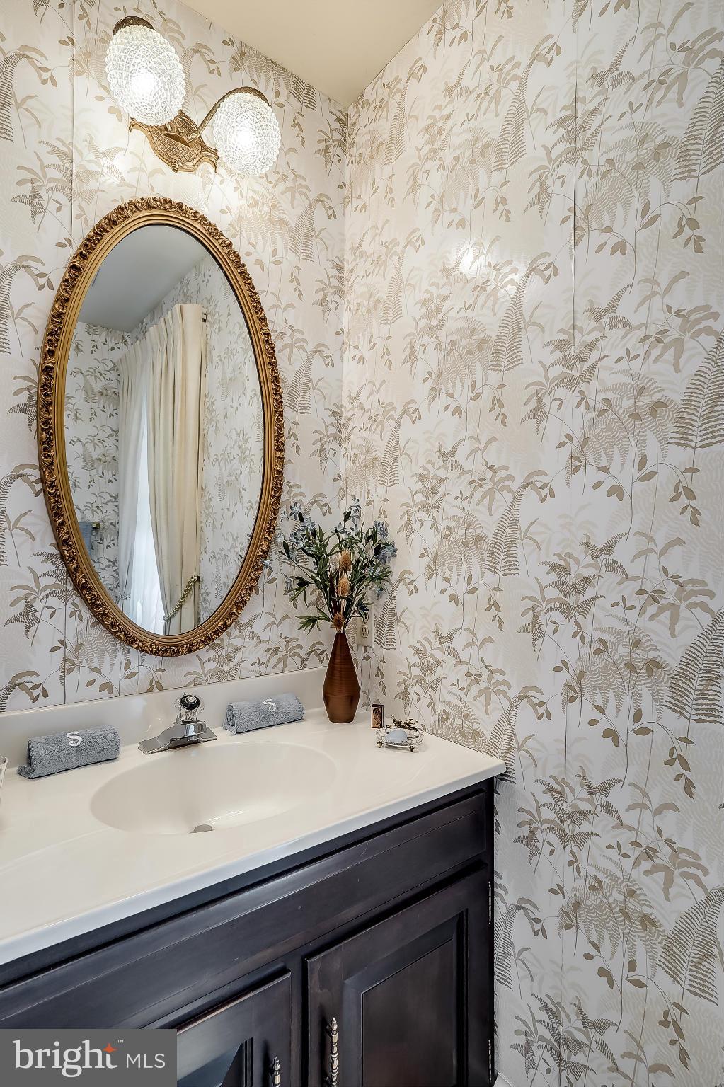 1206 Suffield Drive McLean, VA 22101 - Photo 14 of 30 Main Level Powder Bath