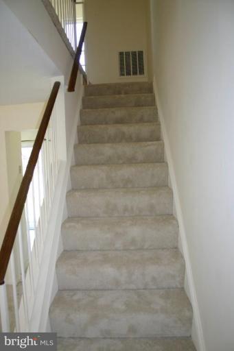 10398 Bermuda Lane Manassas, VA 20109 - Photo 5 of 7 a view of entryway
