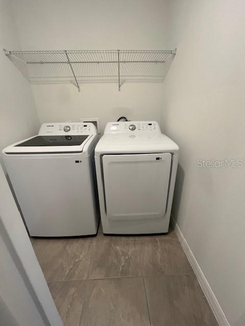 921 Conch Road Davenport, FL 33896 - Photo 13 of 21 a utility room with dryer and washer