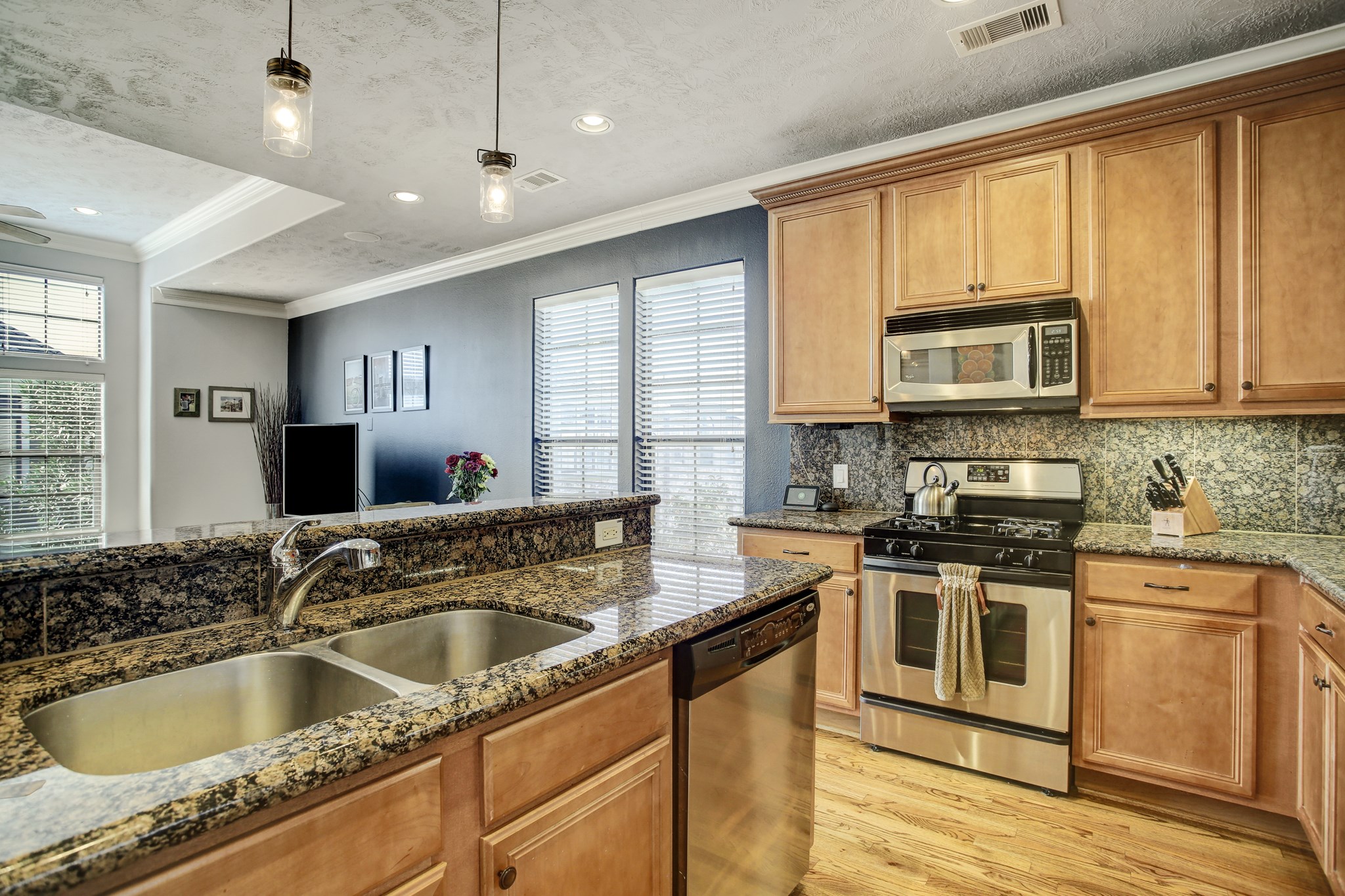 1364 Studer Street Houston, TX 77007 - Photo 9 of 22