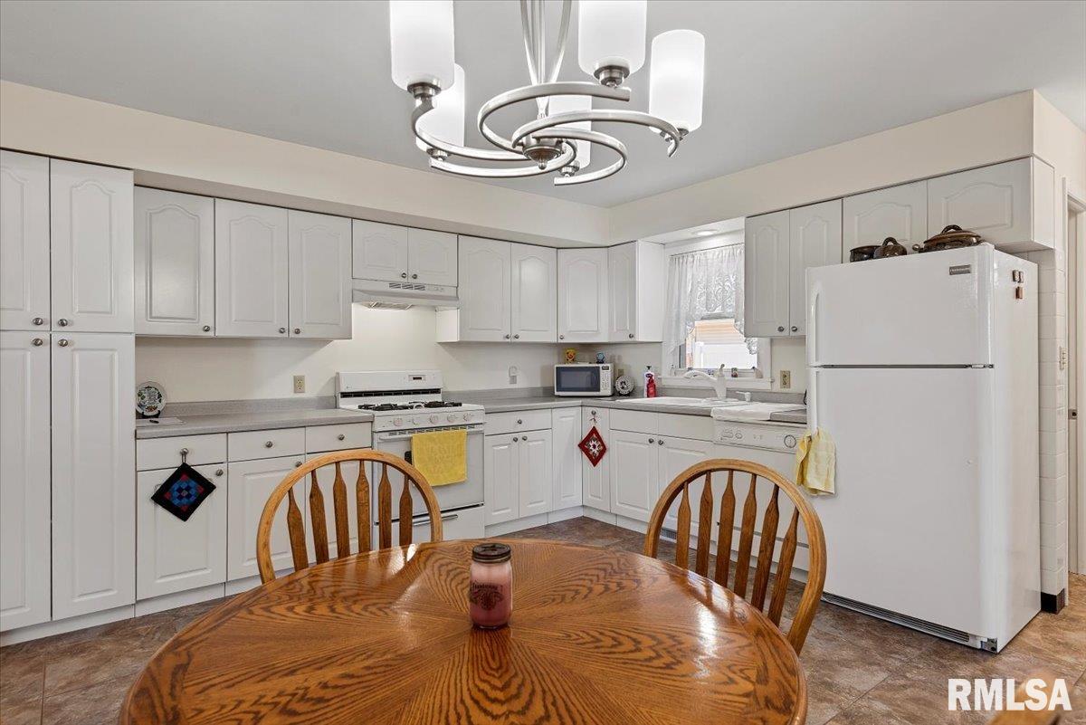 107 Collier Drive Springfield, IL 62704 - Photo 11 of 34