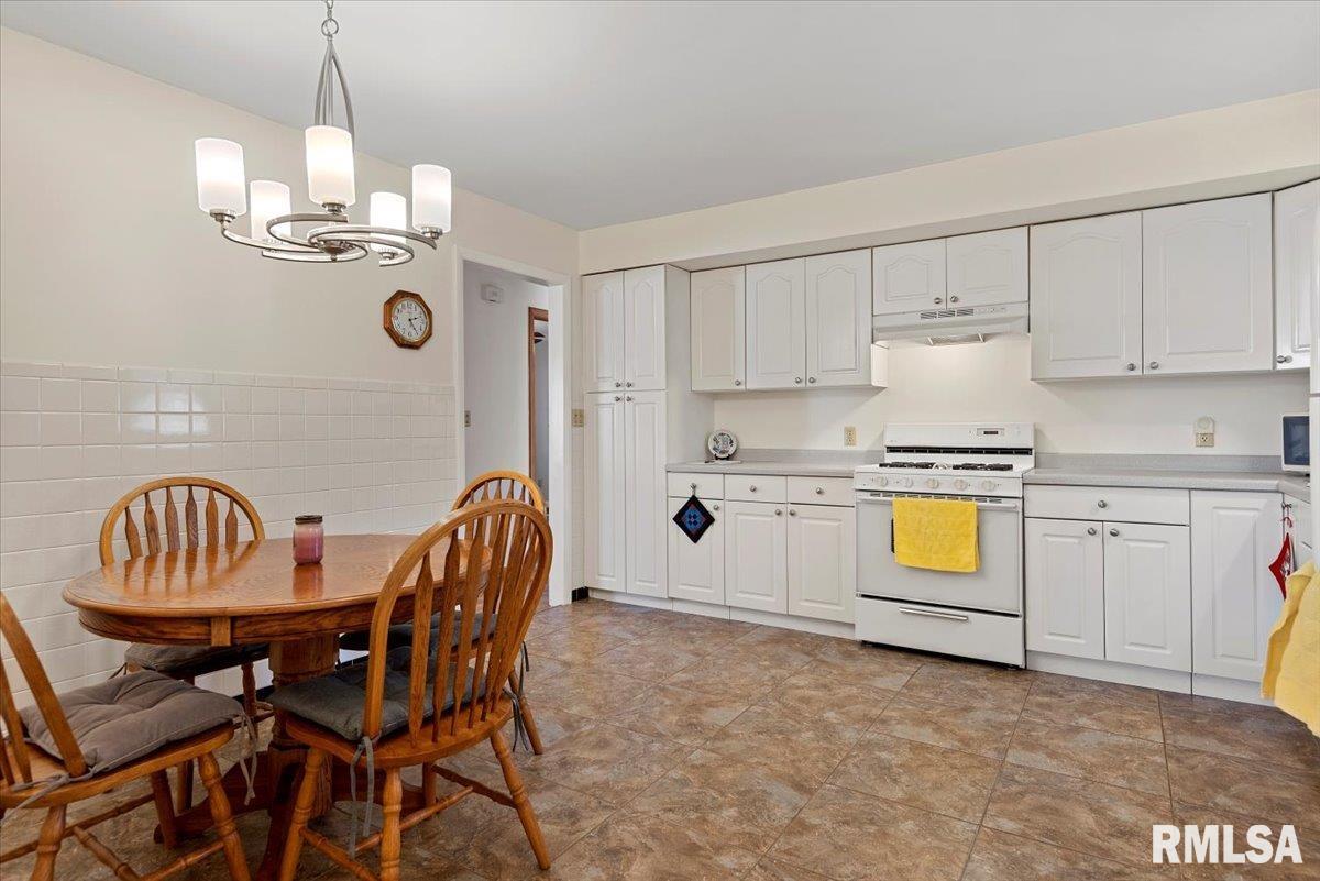 107 Collier Drive Springfield, IL 62704 - Photo 12 of 34