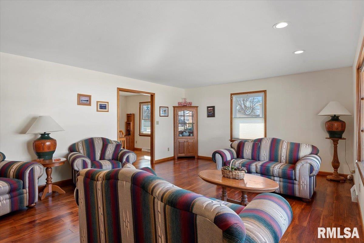 107 Collier Drive Springfield, IL 62704 - Photo 4 of 34