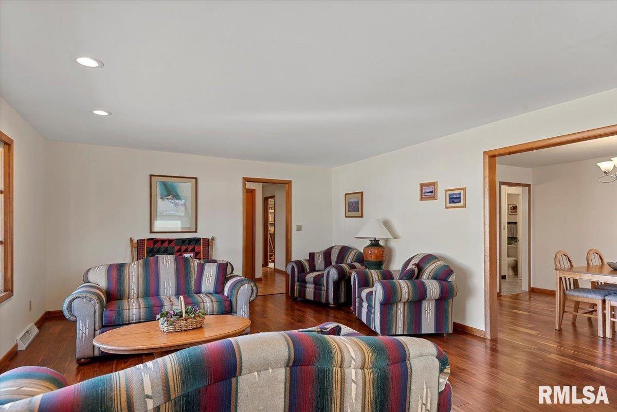 107 Collier Drive Springfield, IL 62704 - Photo 5 of 34