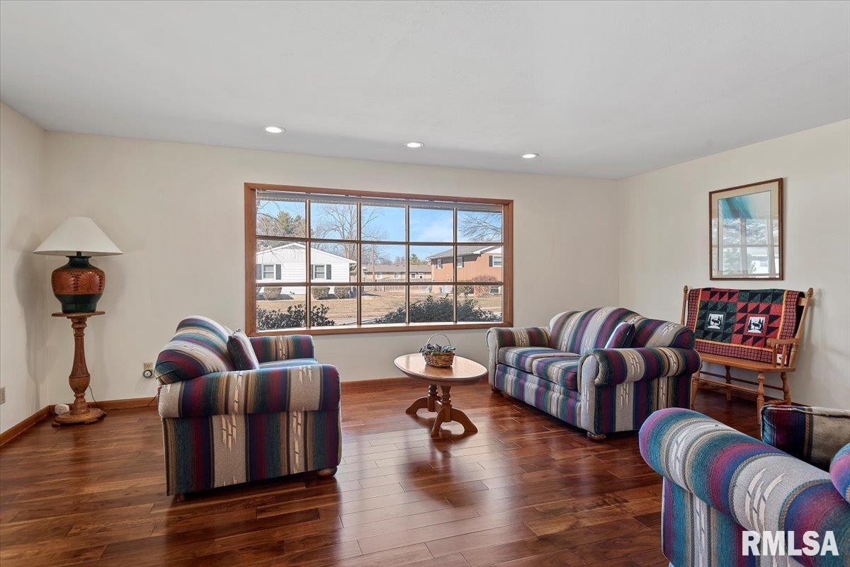 107 Collier Drive Springfield, IL 62704 - Photo 6 of 34