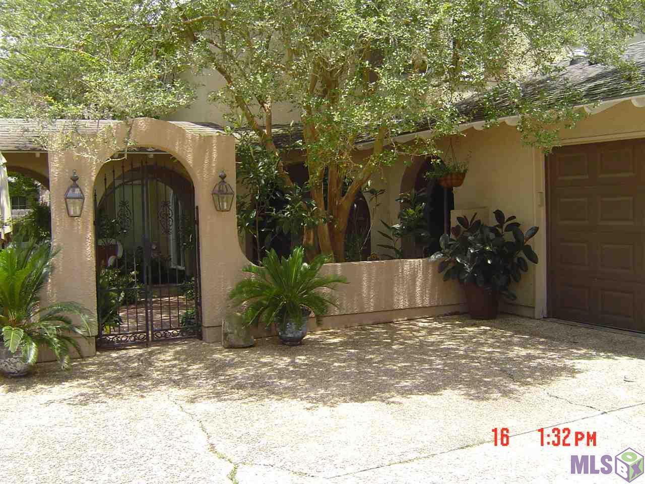 1615 Applewood Road Baton Rouge, LA 70808 - Photo 1 of 26 Entrance to Courtyard
