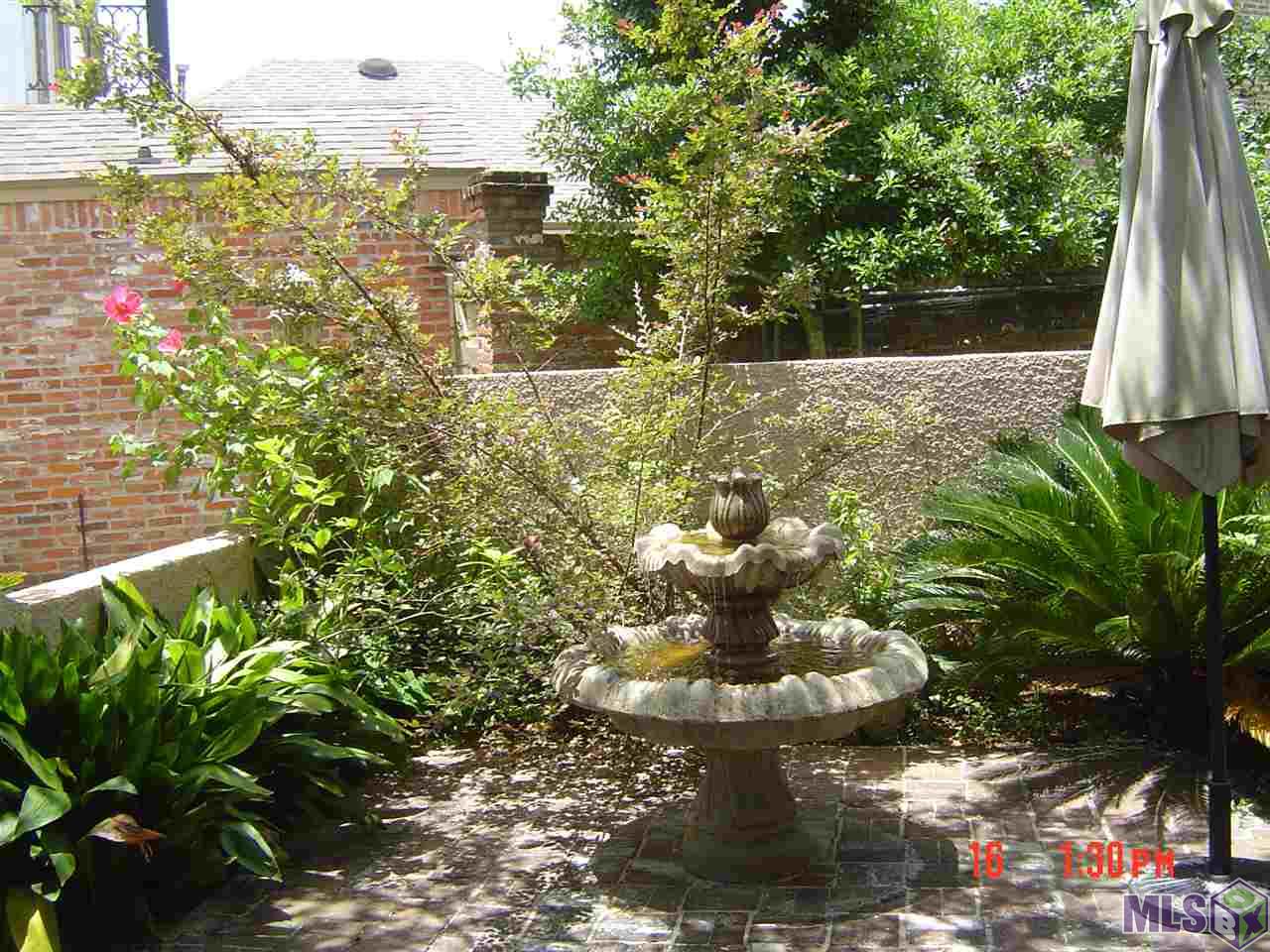 1615 Applewood Road Baton Rouge, LA 70808 - Photo 2 of 26 Courtyard with Fountain