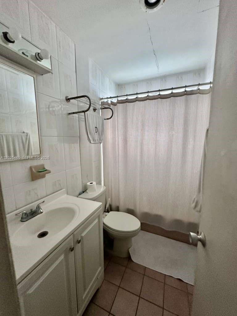 11016 Southwest 7th Street Miami, FL 33174 - Photo 10 of 21 FRONT BATHROOM