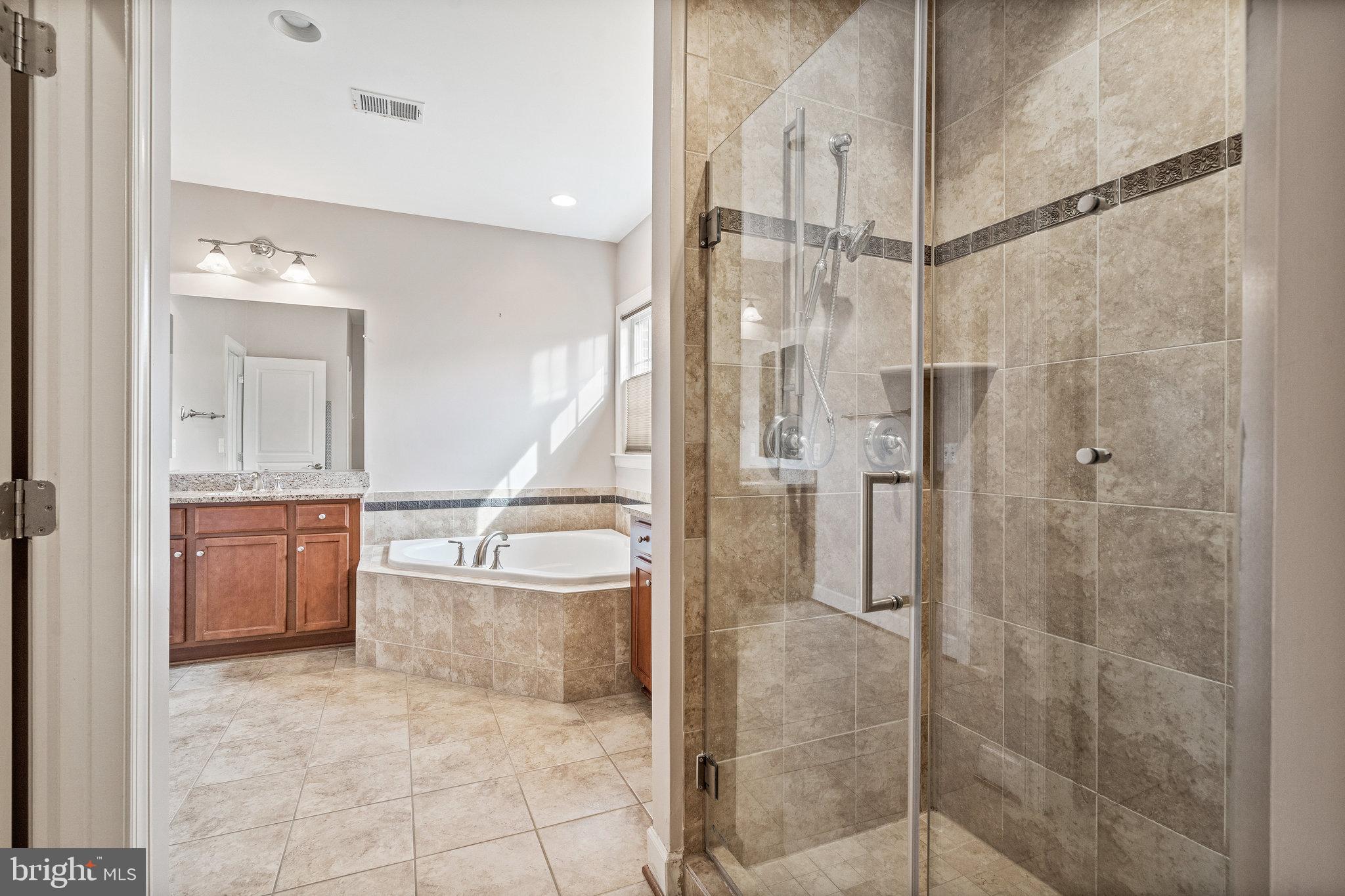 4561 Rona Place Fairfax, VA 22030 - Photo 55 of 78 Primary bathroom