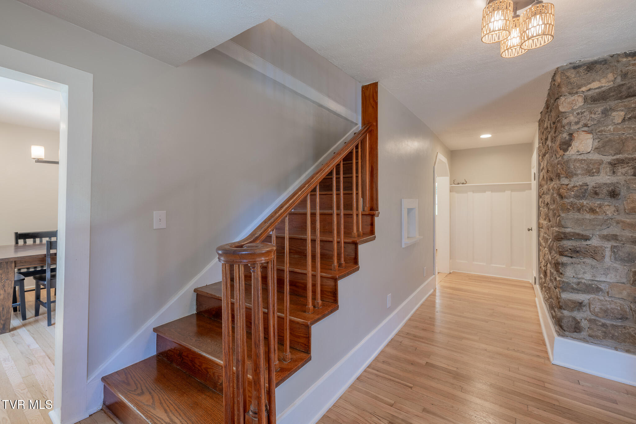 31232 Hollyfield Road Damascus, VA 24236 - Photo 4 of 46 1R9A5583-HDR