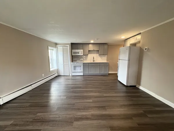 $2,100 | 31 Western Avenue, Unit 9, Gloucester, MA 01930