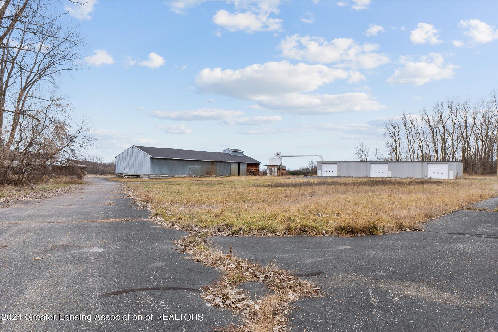 384 South Every Road Mason, MI 48854 - Photo 10 of 31 25-384-S-Every-Rd-Mason-MI-48854-WindowS