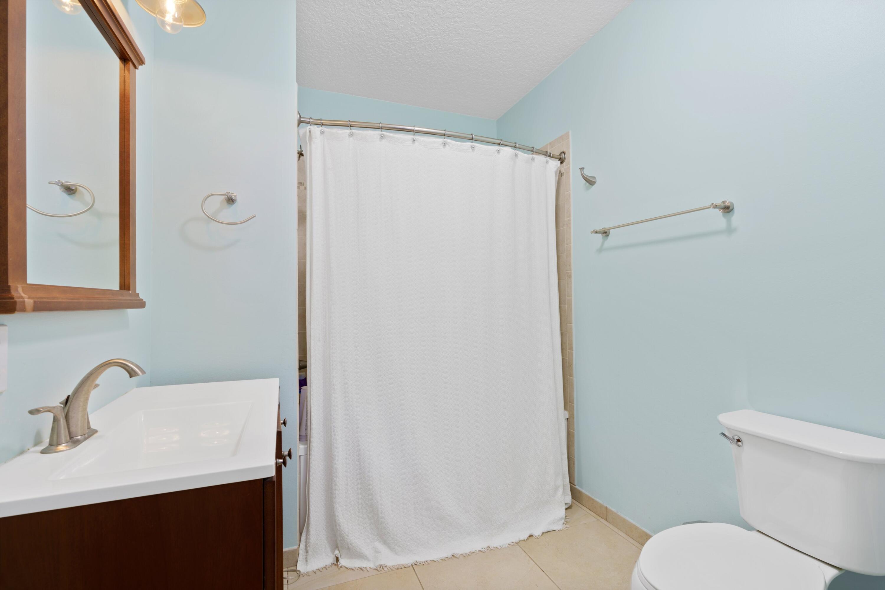 1012 Mohican Boulevard Jupiter, FL 33458 - Photo 23 of 33 DSC07338.jpg-SMALL