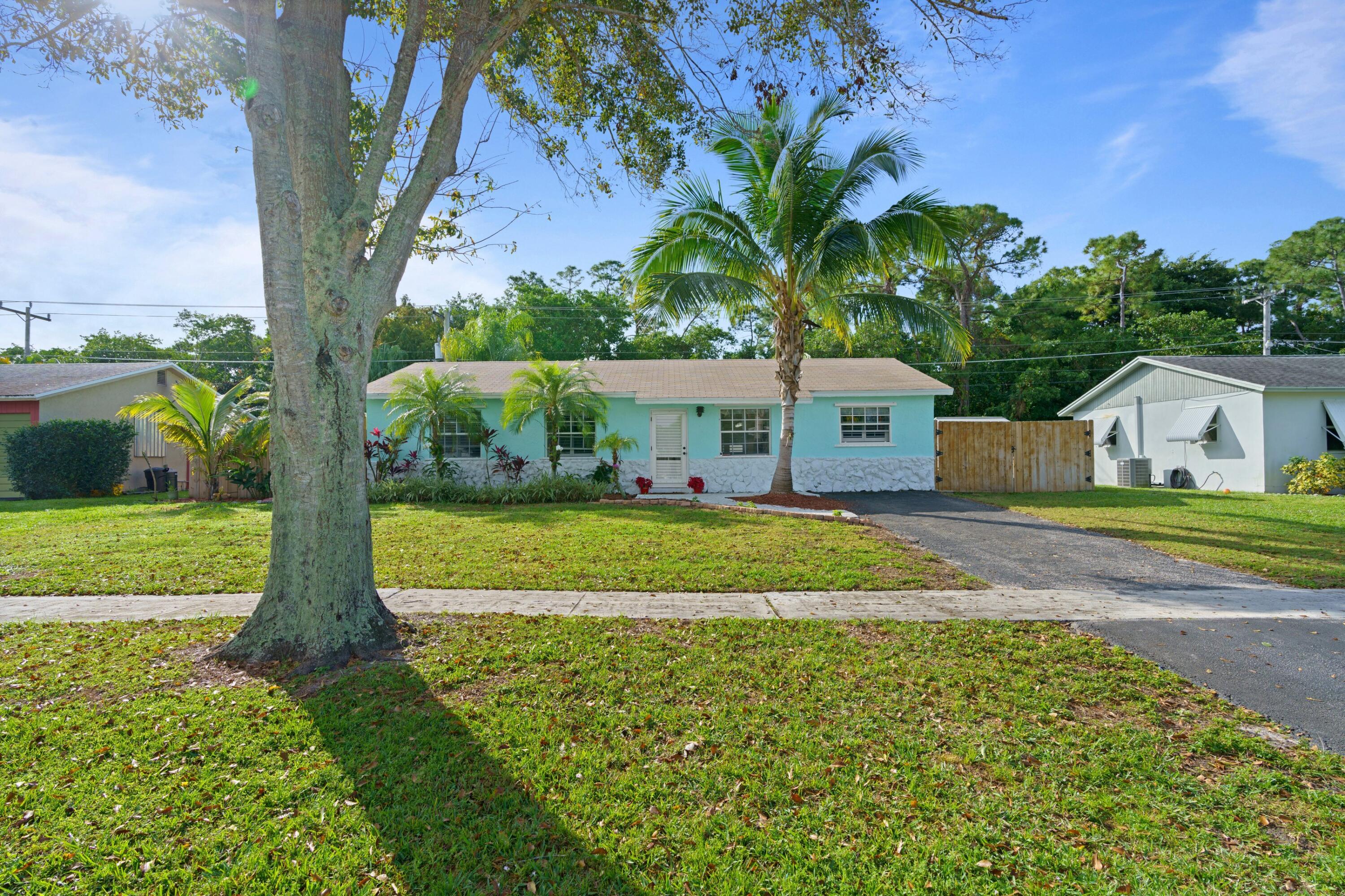 1012 Mohican Boulevard Jupiter, FL 33458 - Photo 27 of 33 DSC07293.jpg-SMALL