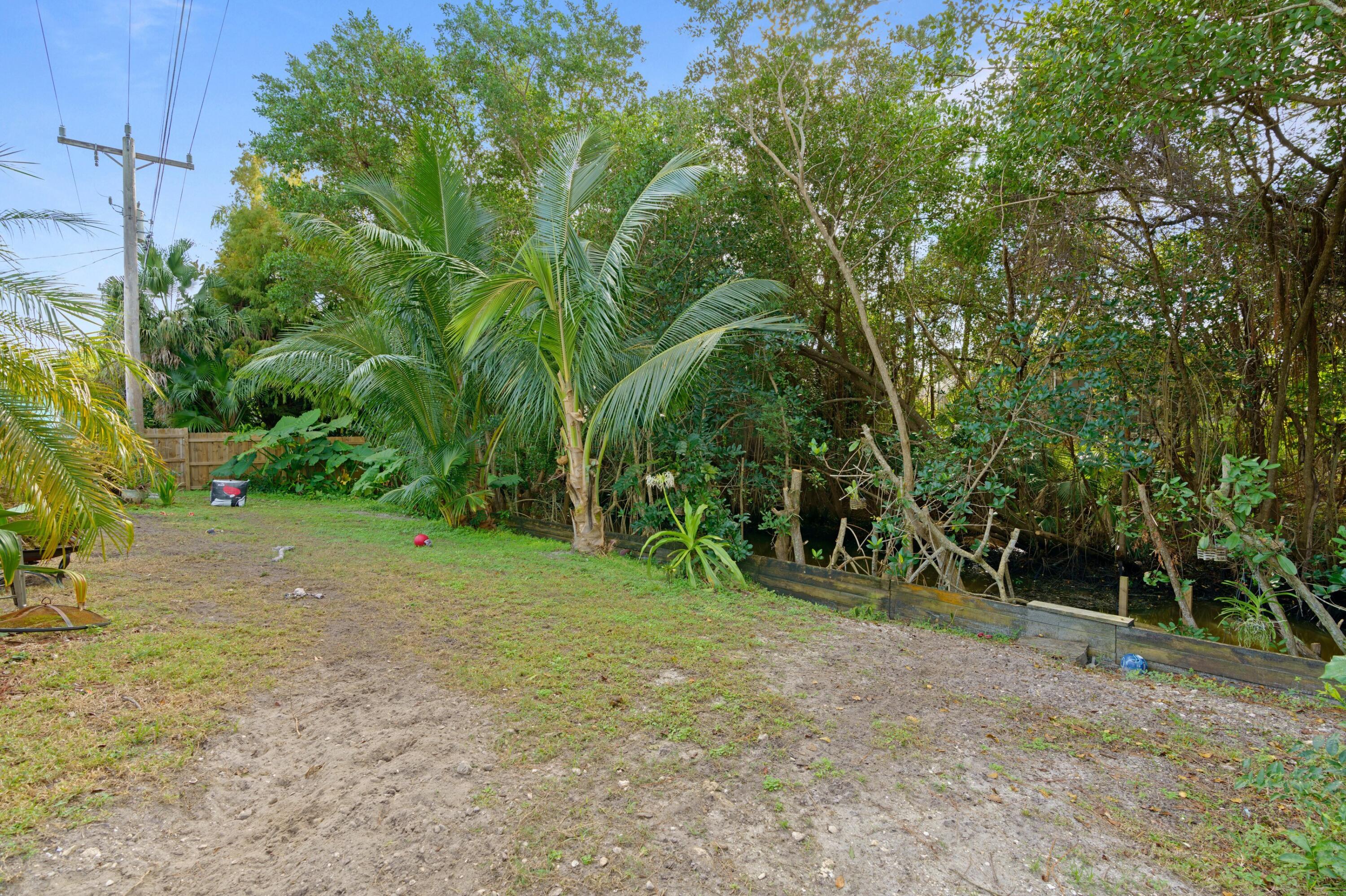 1012 Mohican Boulevard Jupiter, FL 33458 - Photo 6 of 33 DSC07388.jpg-SMALL
