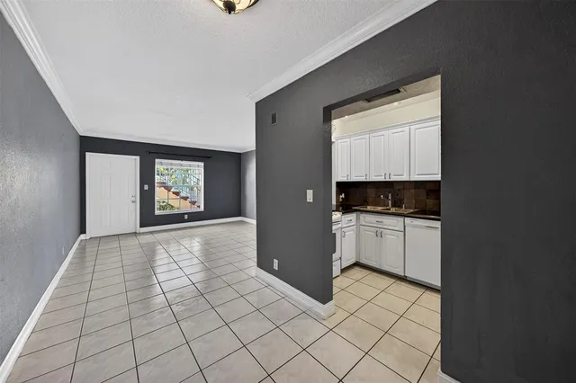 $1,700 | 3215 Northeast 15th Street, Unit 104, Pompano Beach, FL 33062