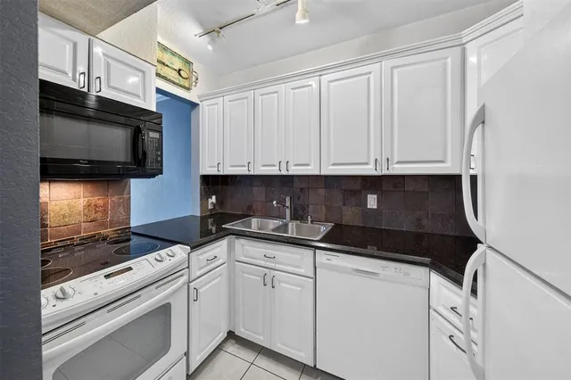 $1,700 | 3215 Northeast 15th Street, Unit 104, Pompano Beach, FL 33062