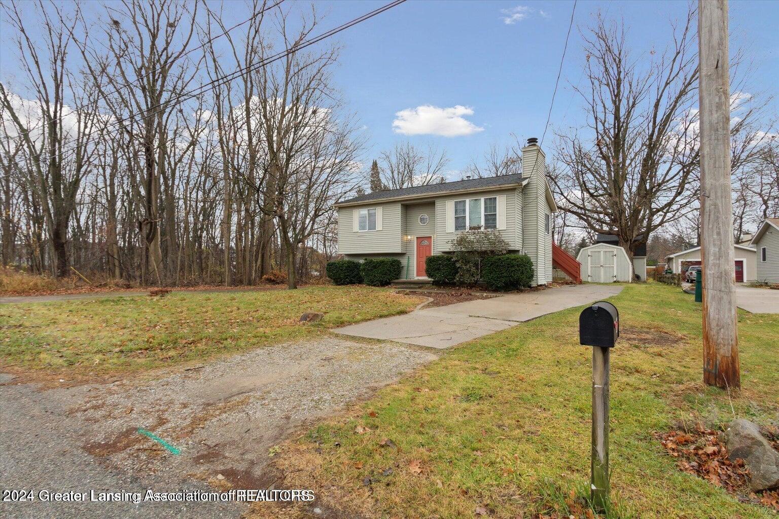 307 Sawyer Road Lansing, MI 48911 - Photo 4 of 47 4