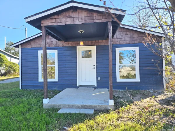 $1,395 | 1360 Essex Street, San Antonio, TX 78210