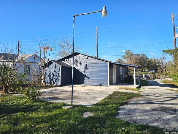 $1,395 | 1360 Essex Street, San Antonio, TX 78210