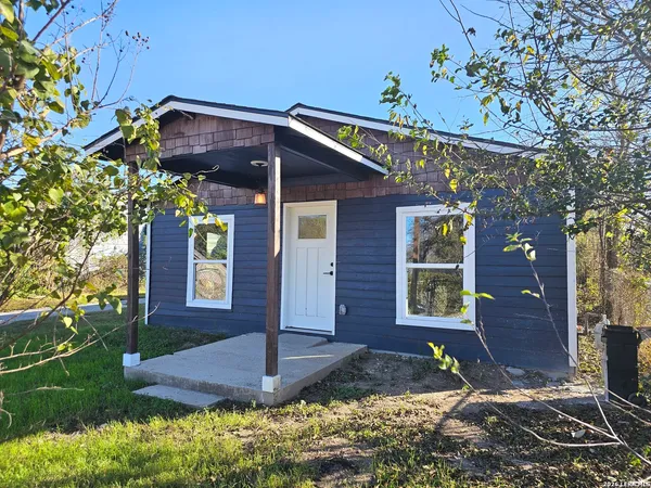 $1,395 | 1360 Essex Street, San Antonio, TX 78210
