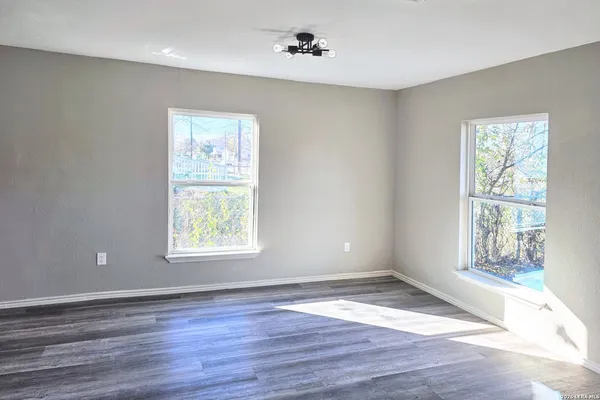 $1,395 | 1360 Essex Street, San Antonio, TX 78210