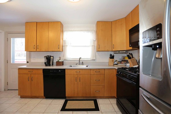 32 Ledgewood Road Framingham, MA 01701 - Photo 3 of 18 Gallery Image 3