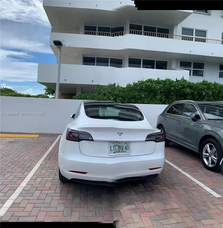 $1,100,000 | 177 Ocean Ln Drive, Unit 208, Key Biscayne, FL 33149