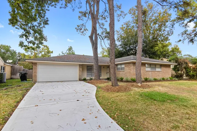 $2,300 | 5638 Spellman Road, Houston, TX 77096