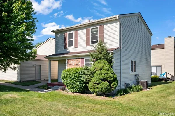 $240,000 | 2824 Roundtree Drive, Unit 2824, Troy, MI 48083